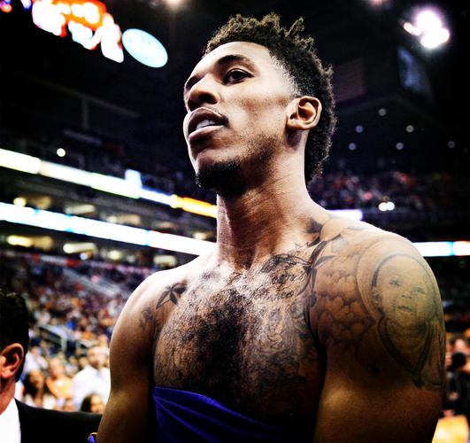 詹姆斯关键上篮锁定胜利（詹姆斯制胜上篮奠定胜局）