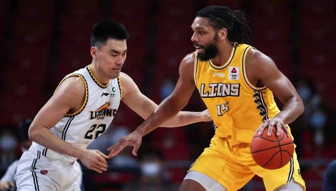 斯蒂尔：俱乐部将在周一上午面临一项重大抉择——是否让萨拉赫随队出征意大利（斯蒂尔：周一上午俱乐部将作出关键决定——萨拉赫是否随队赴意）