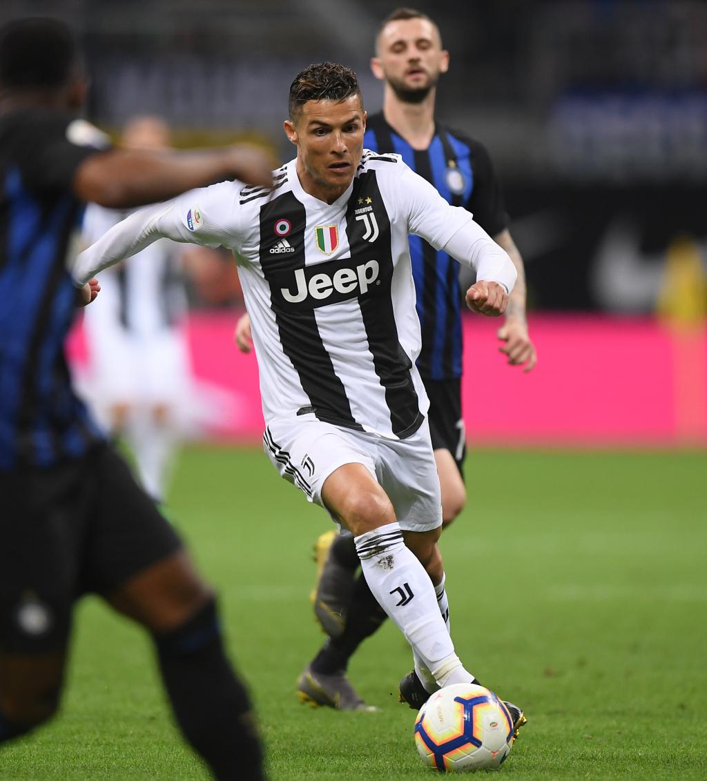 记者：莱万腿筋不适缺席训练，将无缘本轮国王杯比赛（记者：因腿筋不适缺席训练，莱万无缘本轮国王杯）