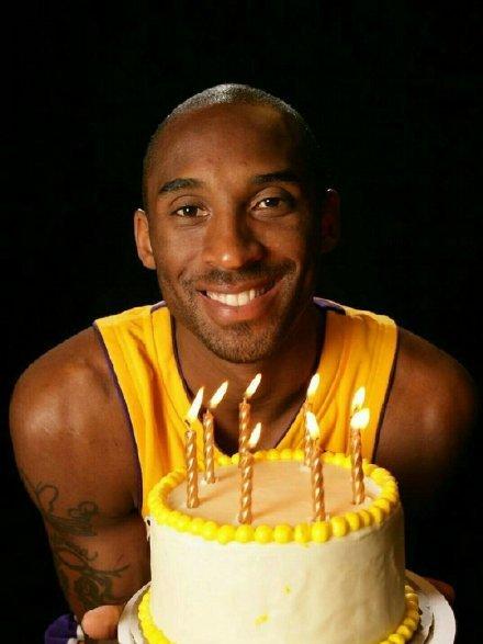 C罗主动把点球机会让给马内，一个举动彻底粉碎自私的质疑（C罗将点球权让给马内，用实际行动击碎自私质疑）