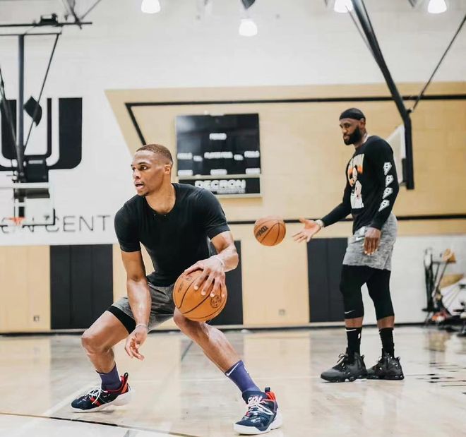 苏超泰州主帅：没觉得自己是城市英雄，走下领奖台就从零开始（苏超泰州主帅：我并非城市英雄，走下领奖台便归零再起步）