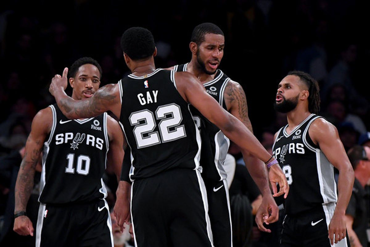 湖人替补球员发挥出色，贡献关键数据（湖人替补群爆发，献上关键数据）