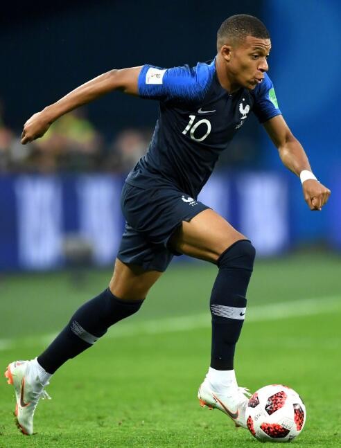 威尼斯客场1比1战平阿维利诺，斯特罗帕带队取分（斯特罗帕率威尼斯客场1-1战平阿维利诺，成功拿分）