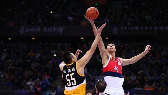 阿森纳青年军激情四射重燃争冠希望（阿森纳新生代火力全开 争冠希望再起）