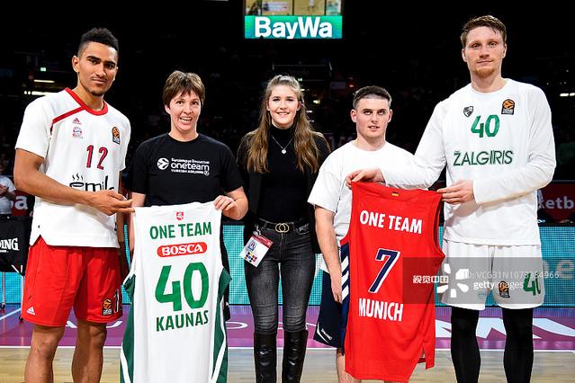 波兰主帅：要帮扎莱夫斯基找回状态；我觉得莱万还没决定未来（波兰主帅：将助扎莱夫斯基重拾状态，莱万未来尚未敲定）